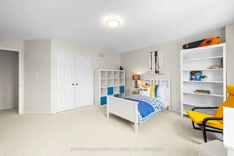 2112 Berwick Drive Burlington ON L7M 4B3