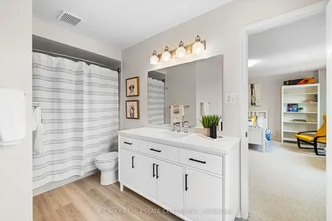 2112 Berwick Drive Burlington ON L7M 4B3