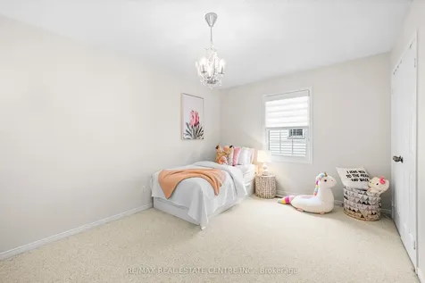 2112 Berwick Drive Burlington ON L7M 4B3