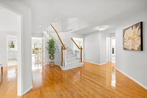 2112 Berwick Drive Burlington ON L7M 4B3