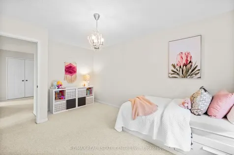 2112 Berwick Drive Burlington ON L7M 4B3