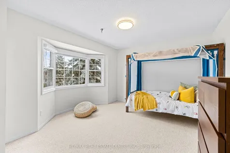 2112 Berwick Drive Burlington ON L7M 4B3