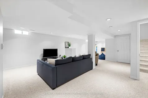 2112 Berwick Drive Burlington ON L7M 4B3