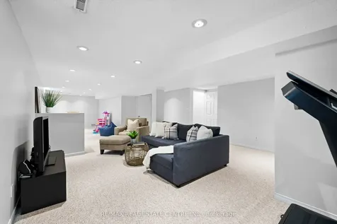 2112 Berwick Drive Burlington ON L7M 4B3