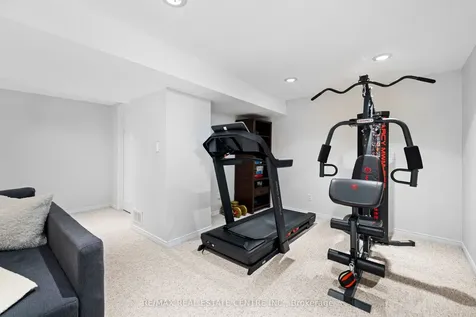 2112 Berwick Drive Burlington ON L7M 4B3