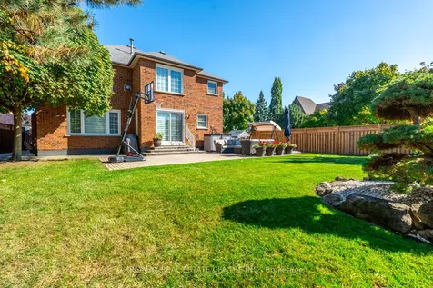 2112 Berwick Drive Burlington ON L7M 4B3