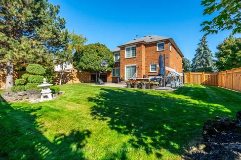 2112 Berwick Drive Burlington ON L7M 4B3