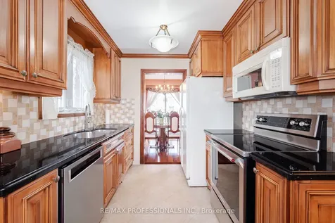 10 Oleander Crescent Brampton ON L6Z 2C2