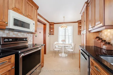 10 Oleander Crescent Brampton ON L6Z 2C2