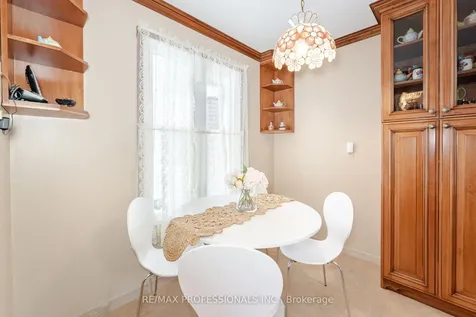 10 Oleander Crescent Brampton ON L6Z 2C2