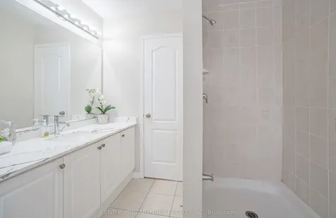 43 Crystal Glen Crescent Brampton ON L6X 0K1