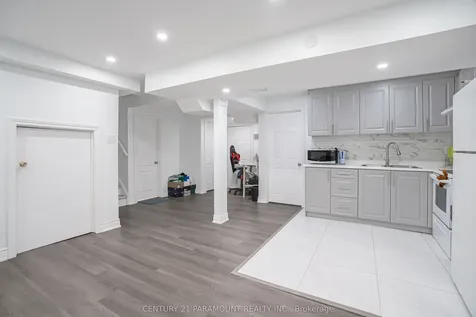 43 Crystal Glen Crescent Brampton ON L6X 0K1