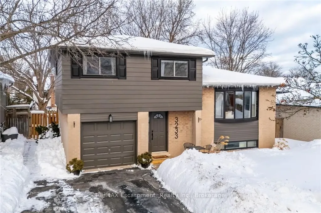 3233 Lansdown Drive Burlington ON L7M 1K1