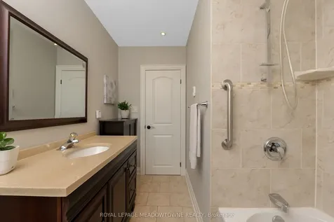 237 Elizabeth Street S Brampton ON L6Y 1S2