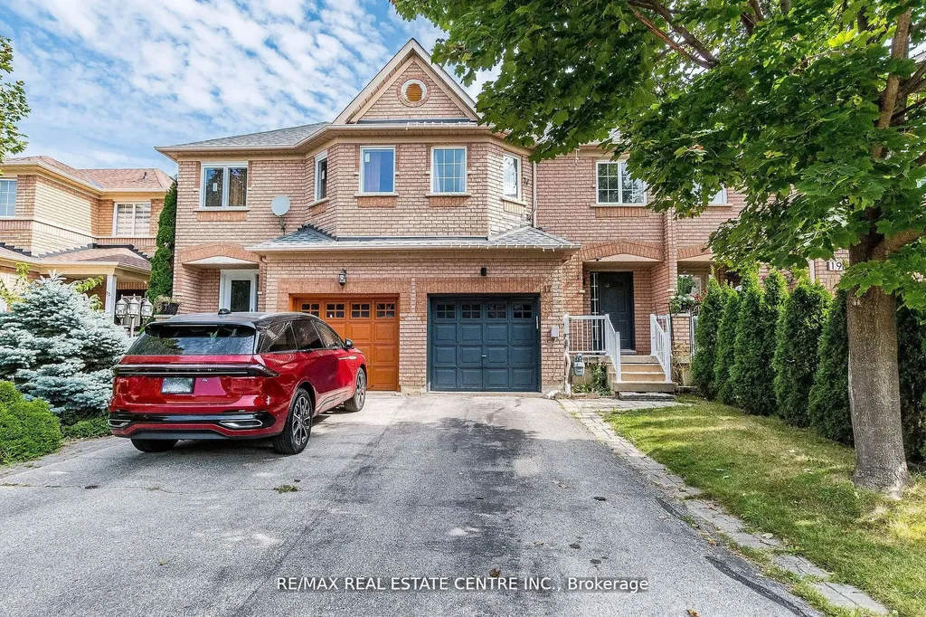 17 Coppermill Drive Brampton ON L7A 1N4