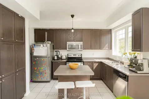 58 New Pines Trail Brampton ON L6Z 0G9