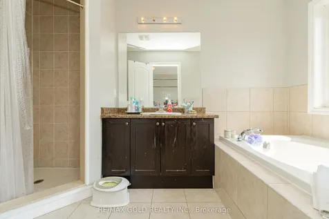 58 New Pines Trail Brampton ON L6Z 0G9