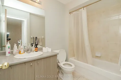 58 New Pines Trail Brampton ON L6Z 0G9