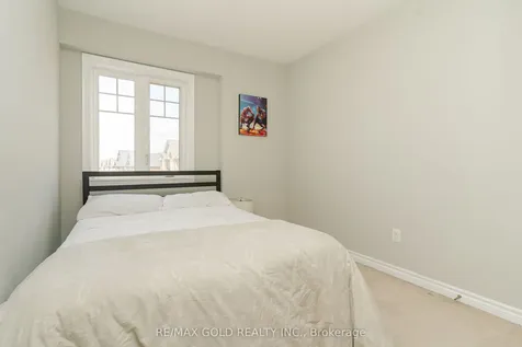 58 New Pines Trail Brampton ON L6Z 0G9