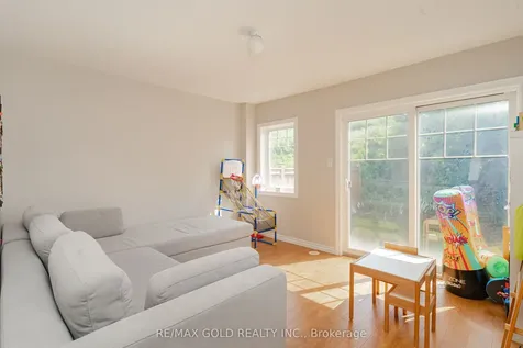 58 New Pines Trail Brampton ON L6Z 0G9