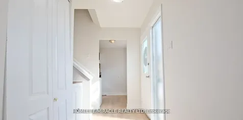 8 Hillbank Trail Brampton ON L6S 1P6