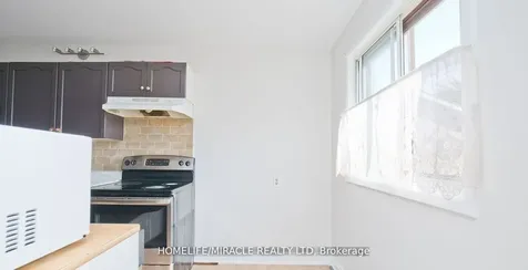 8 Hillbank Trail Brampton ON L6S 1P6