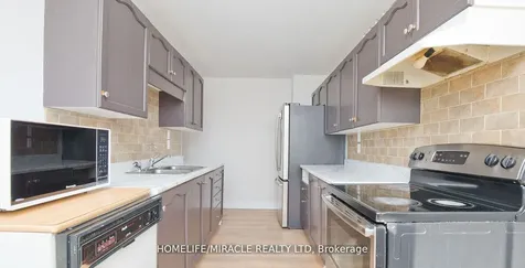 8 Hillbank Trail Brampton ON L6S 1P6