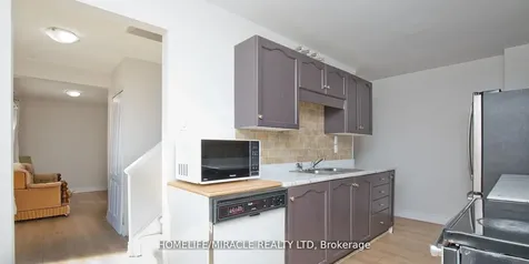 8 Hillbank Trail Brampton ON L6S 1P6