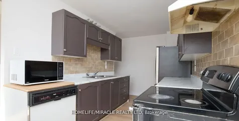 8 Hillbank Trail Brampton ON L6S 1P6