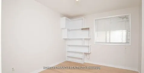 8 Hillbank Trail Brampton ON L6S 1P6