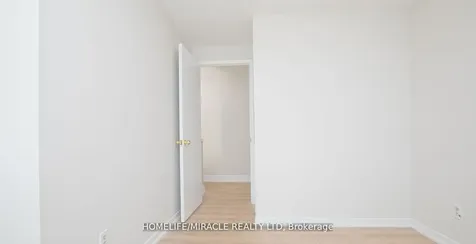 8 Hillbank Trail Brampton ON L6S 1P6