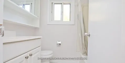 8 Hillbank Trail Brampton ON L6S 1P6