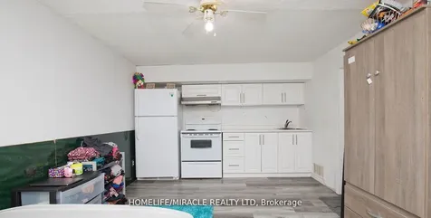 8 Hillbank Trail Brampton ON L6S 1P6