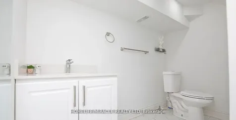 8 Hillbank Trail Brampton ON L6S 1P6