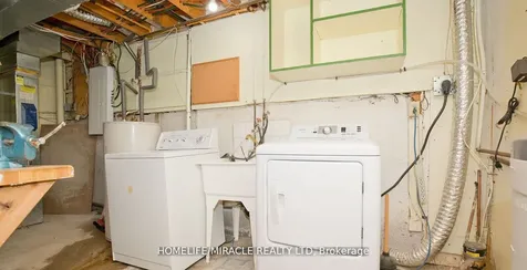 8 Hillbank Trail Brampton ON L6S 1P6