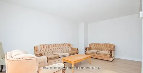 8 Hillbank Trail Brampton ON L6S 1P6