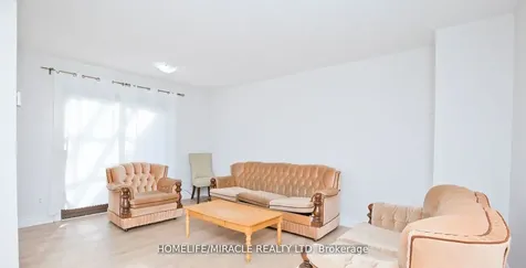 8 Hillbank Trail Brampton ON L6S 1P6