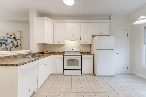 682 Summers Common N/a Burlington ON L7L 1A1