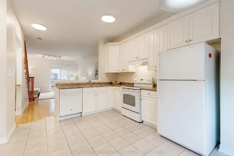 682 Summers Common N/a Burlington ON L7L 1A1