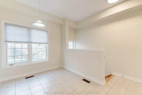 682 Summers Common N/a Burlington ON L7L 1A1