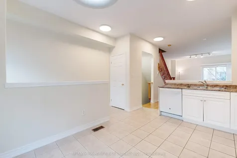 682 Summers Common N/a Burlington ON L7L 1A1