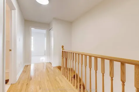 682 Summers Common N/a Burlington ON L7L 1A1