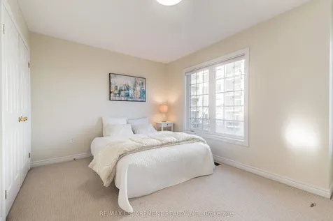 682 Summers Common N/a Burlington ON L7L 1A1