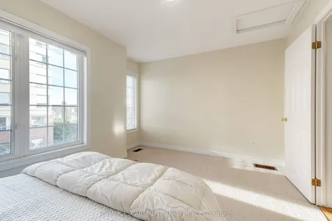 682 Summers Common N/a Burlington ON L7L 1A1