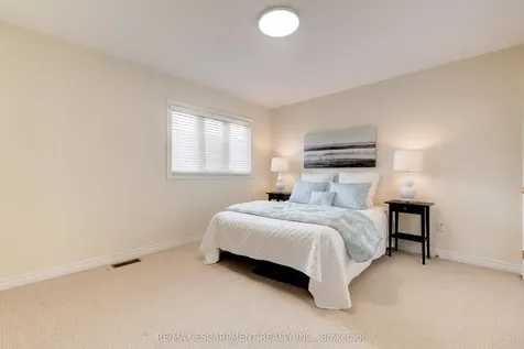 682 Summers Common N/a Burlington ON L7L 1A1