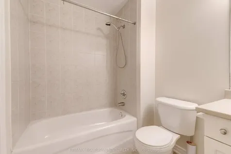 682 Summers Common N/a Burlington ON L7L 1A1