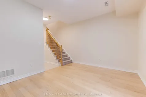 682 Summers Common N/a Burlington ON L7L 1A1