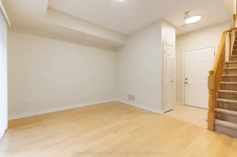 682 Summers Common N/a Burlington ON L7L 1A1