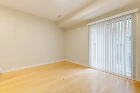 682 Summers Common N/a Burlington ON L7L 1A1