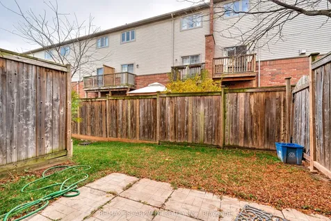 682 Summers Common N/a Burlington ON L7L 1A1